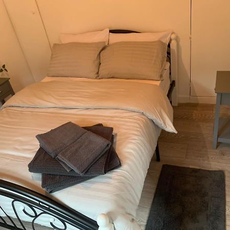 Alpha House Bed & Breakfast Londra Exterior foto