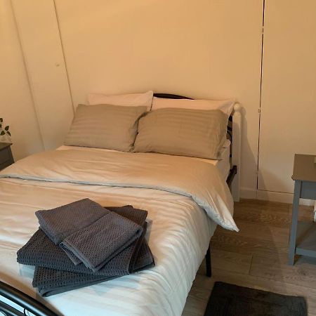 Alpha House Bed & Breakfast Londra Exterior foto