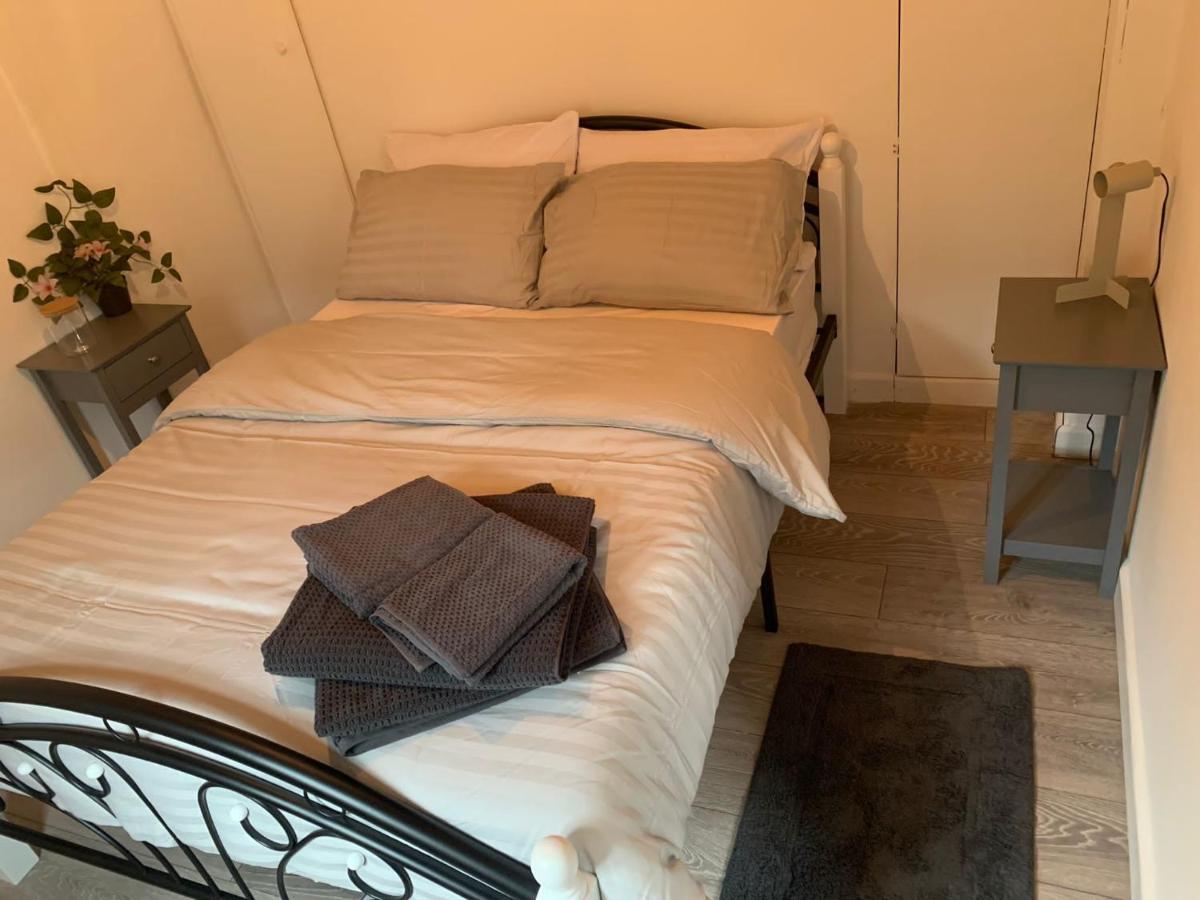 Alpha House Bed & Breakfast Londra Exterior foto
