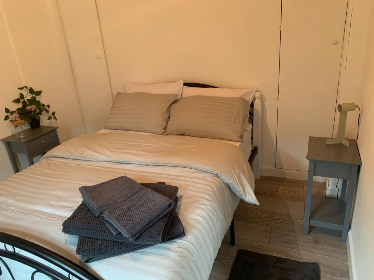 Alpha House Bed & Breakfast Londra Exterior foto