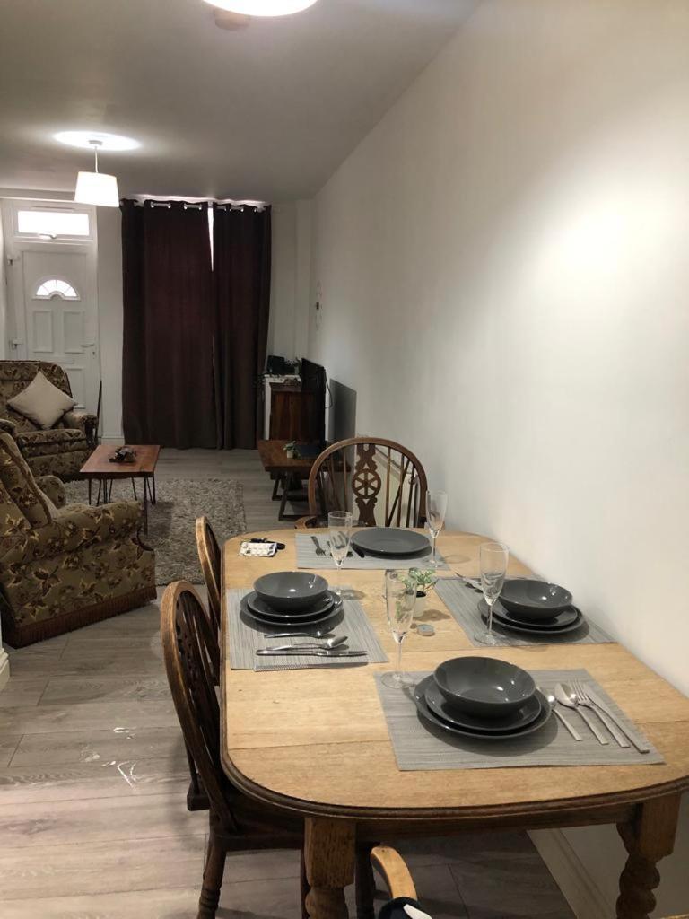 Alpha House Bed & Breakfast Londra Exterior foto