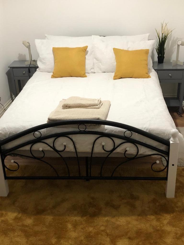 Alpha House Bed & Breakfast Londra Exterior foto