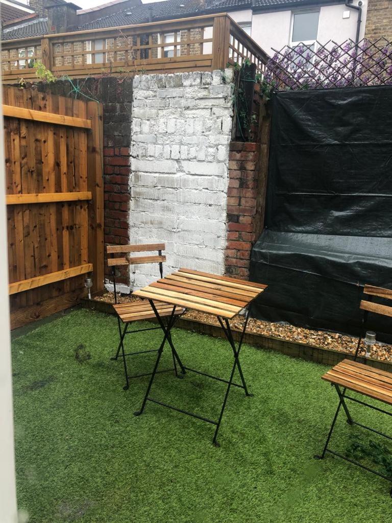 Alpha House Bed & Breakfast Londra Exterior foto